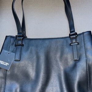 Vera Wang Black Leather Shoulder Bag